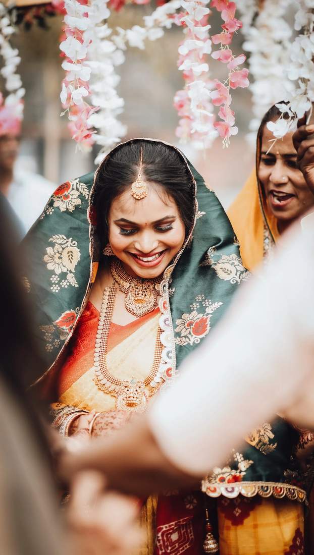 Bride dancing candidly with mehendi-covered hands